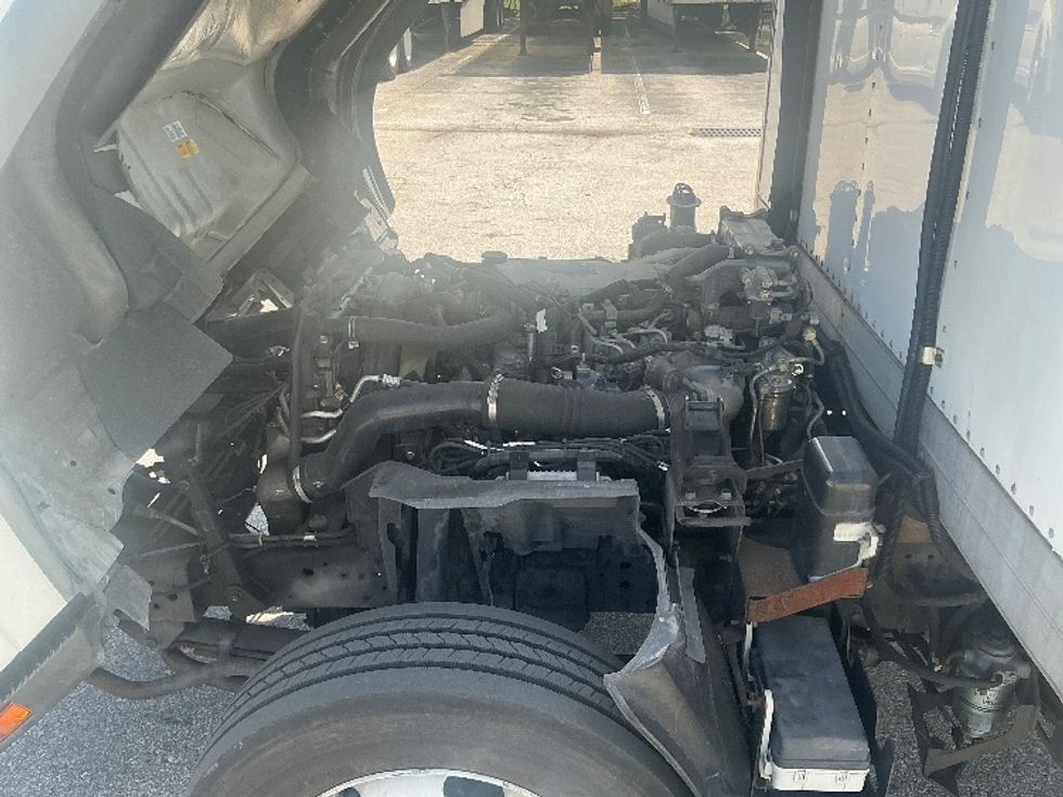 Refrigerated Truck-Light and Medium Duty Trucks-Isuzu-2020-NRR-Miami-FL-166,332\n\t\tmiles-$ 46,000 - Image 24