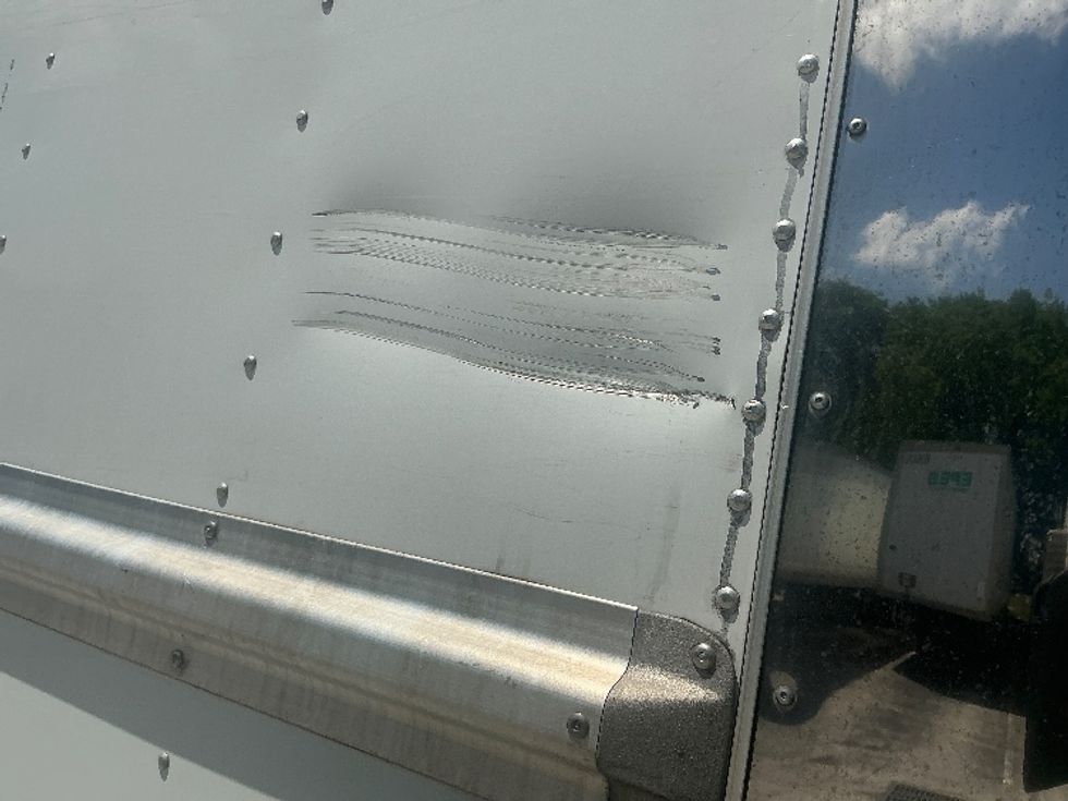 Refrigerated Truck-Light and Medium Duty Trucks-Isuzu-2020-NRR-Miami-FL-166,332\n\t\tmiles-$ 46,000 - Image 27