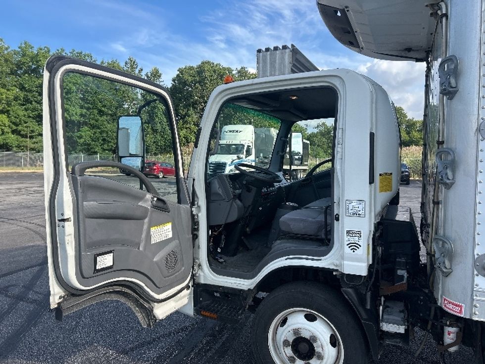 Refrigerated Truck-Light and Medium Duty Trucks-Isuzu-2020-NRR-Middlefield-OH-128,412\n\t\tmiles-$ 53,750 - Image 16
