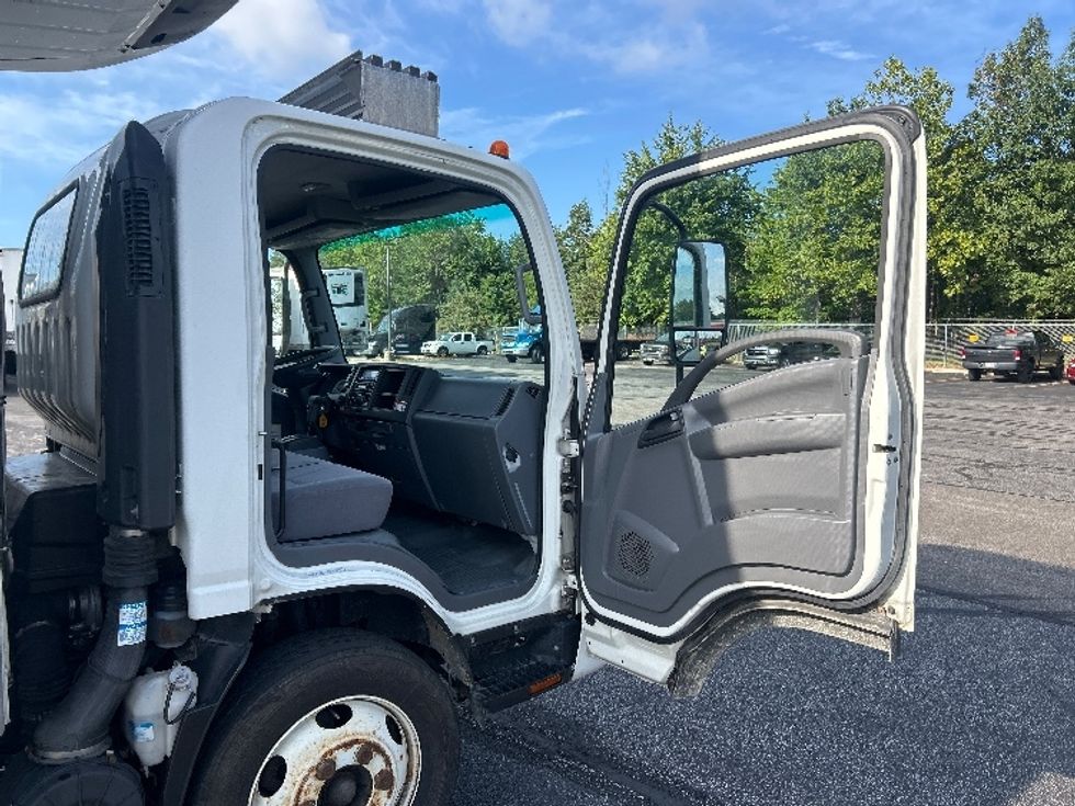 Refrigerated Truck-Light and Medium Duty Trucks-Isuzu-2020-NRR-Middlefield-OH-128,412\n\t\tmiles-$ 53,750 - Image 20