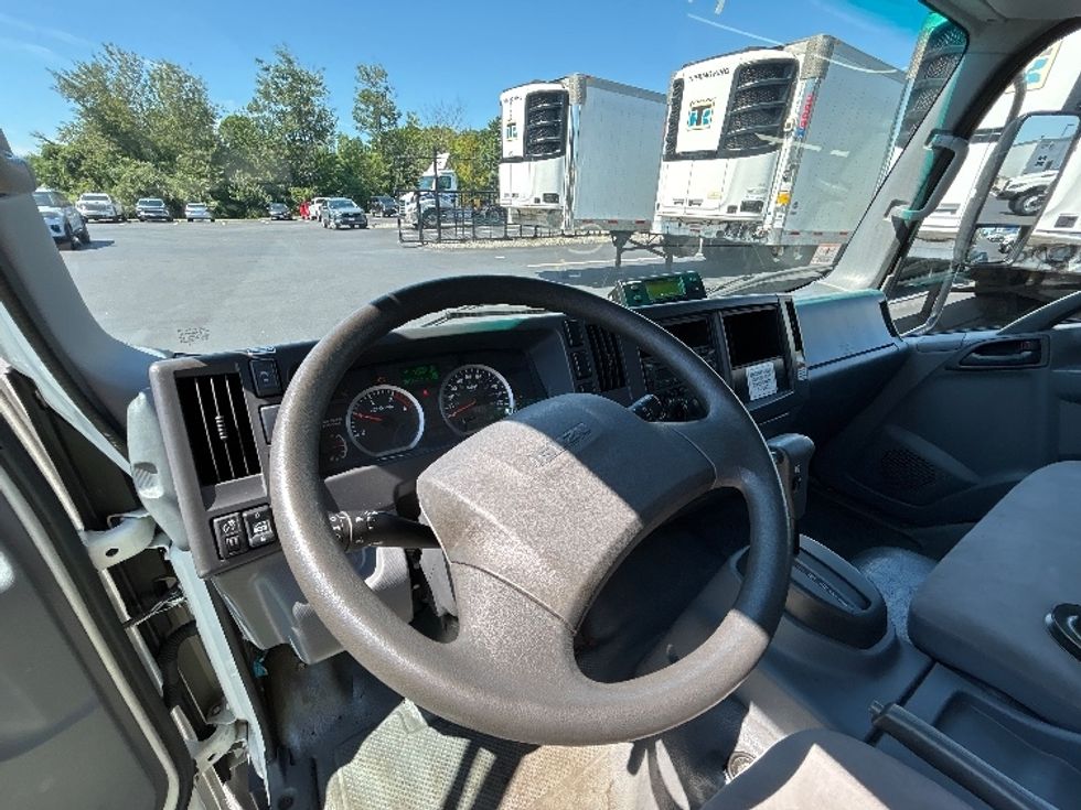 Refrigerated Truck-Light and Medium Duty Trucks-Isuzu-2020-NRR-Norton-MA-99,095\n\t\tmiles-$ 56,000 - Image 17