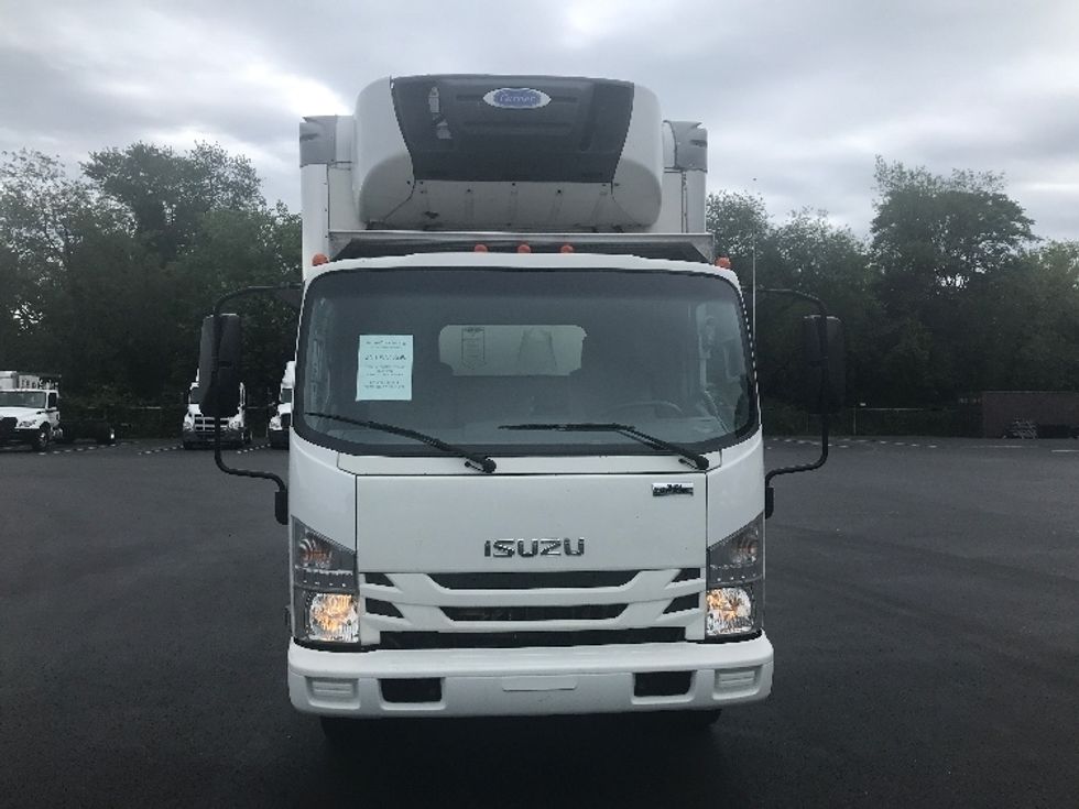 2020 Isuzu NRR photo 2