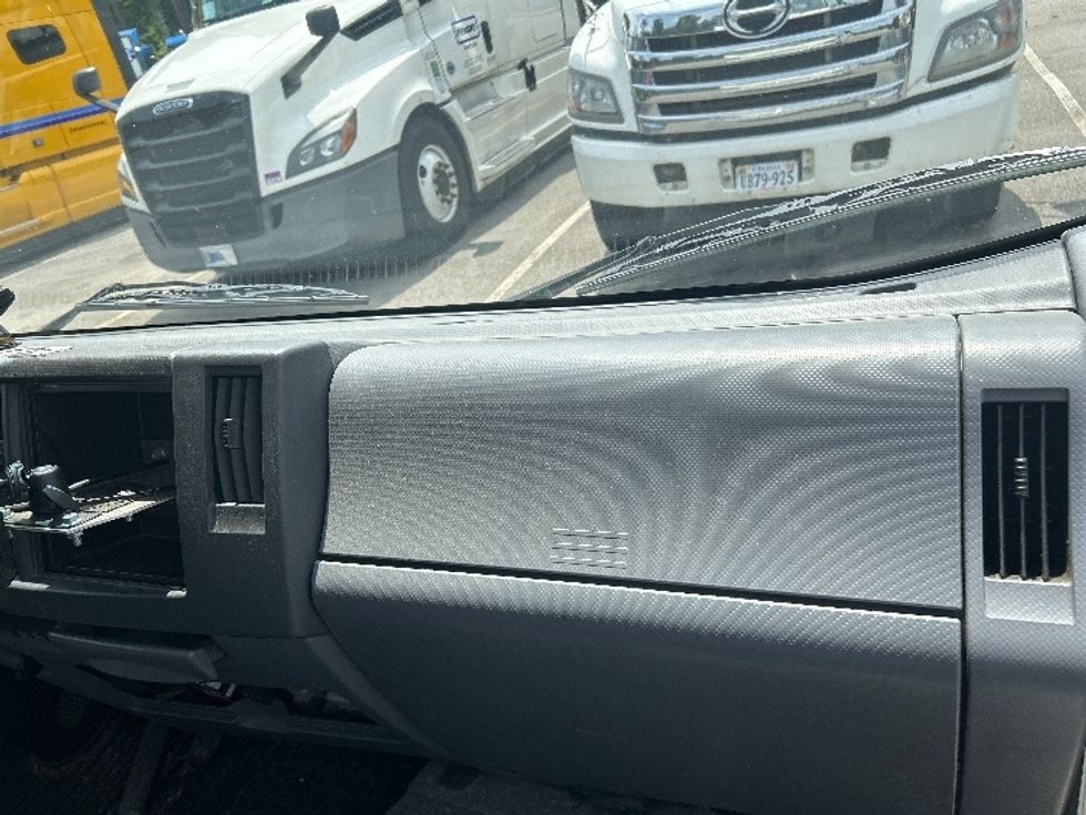 Refrigerated Truck-Light and Medium Duty Trucks-Isuzu-2020-NRR-Prince George-VA-165,984\n\t\tmiles-$ 37,000 - Image 21