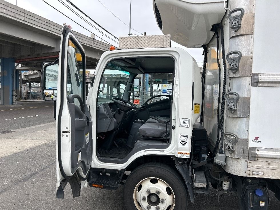 Refrigerated Truck-Light and Medium Duty Trucks-Isuzu-2020-NRR-Seattle-WA-134,402\n\t\tmiles-$ 53,000 - Image 16