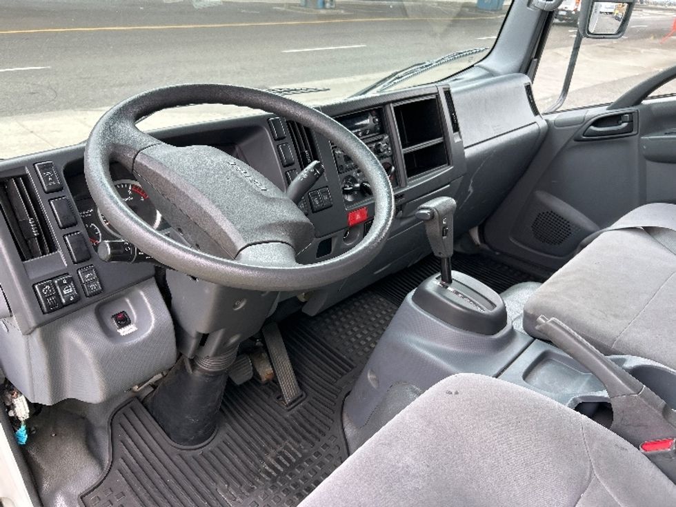 Refrigerated Truck-Light and Medium Duty Trucks-Isuzu-2020-NRR-Seattle-WA-134,402\n\t\tmiles-$ 53,000 - Image 17