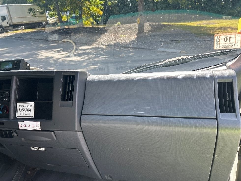 Refrigerated Truck-Light and Medium Duty Trucks-Isuzu-2020-NRR-Springfield-MA-135,062\n\t\tmiles-$ 52,000 - Image 21