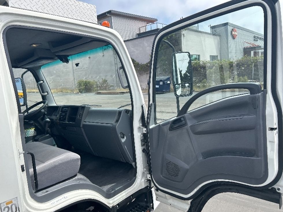 Refrigerated Truck-Light and Medium Duty Trucks-Isuzu-2020-NRR-Torrance-CA-151,963\n\t\tmiles-$ 48,250 - Image 19