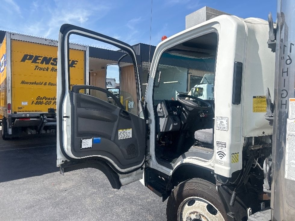 Refrigerated Truck-Light and Medium Duty Trucks-Isuzu-2020-NRR-Torrance-CA-197,178\n\t\tmiles-$ 40,750 - Image 16