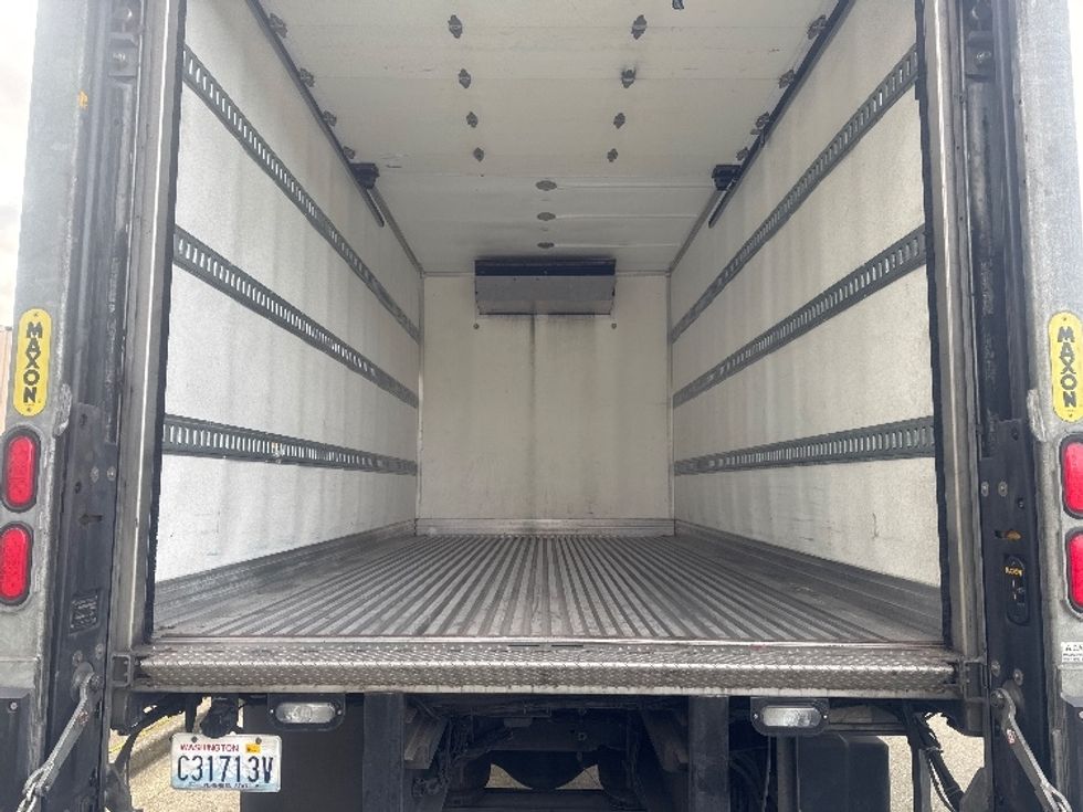 Refrigerated Truck-Light and Medium Duty Trucks-Isuzu-2021-FTR-Tukwila-WA-27,077\n\t\tmiles-$ 73,000 - Image 10