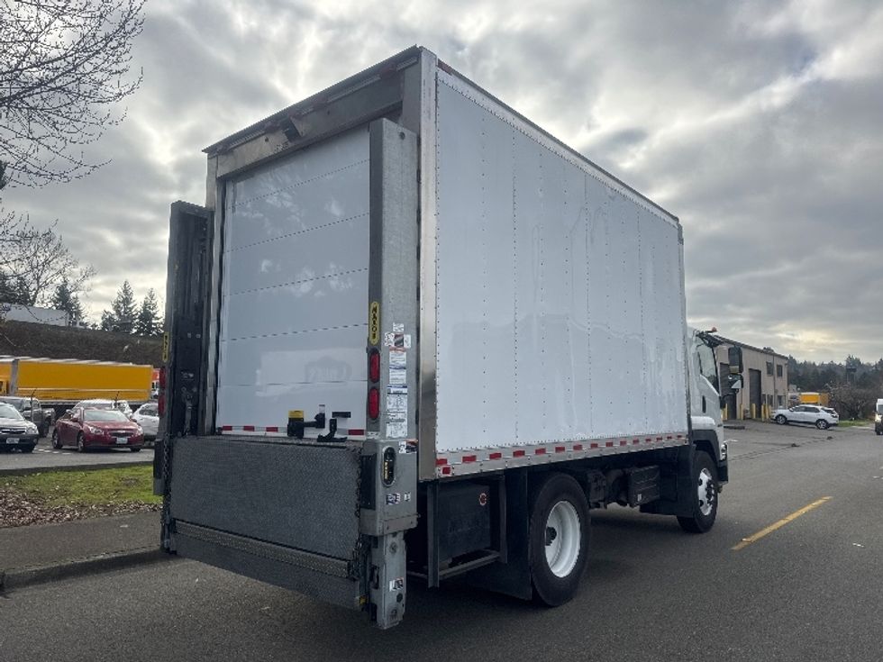 Refrigerated Truck-Light and Medium Duty Trucks-Isuzu-2021-FTR-Tukwila-WA-27,077\n\t\tmiles-$ 73,000 - Image 13