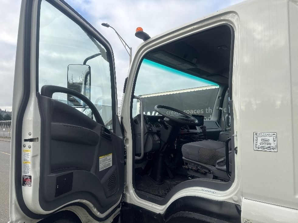 Refrigerated Truck-Light and Medium Duty Trucks-Isuzu-2021-FTR-Tukwila-WA-27,077\n\t\tmiles-$ 73,000 - Image 16