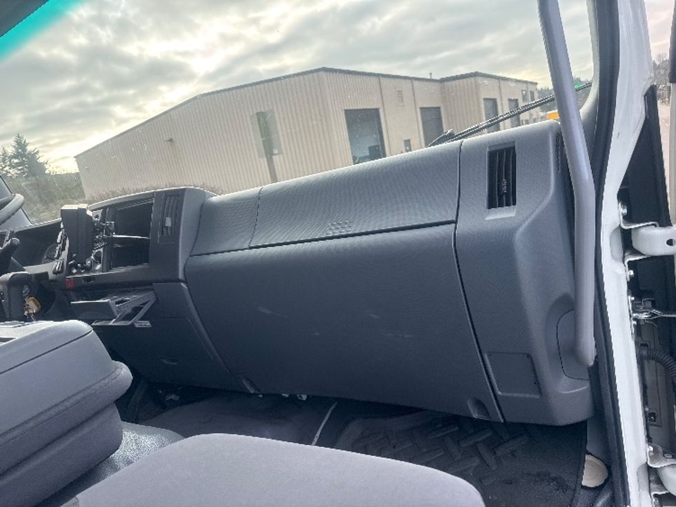 Refrigerated Truck-Light and Medium Duty Trucks-Isuzu-2021-FTR-Tukwila-WA-27,077\n\t\tmiles-$ 73,000 - Image 21