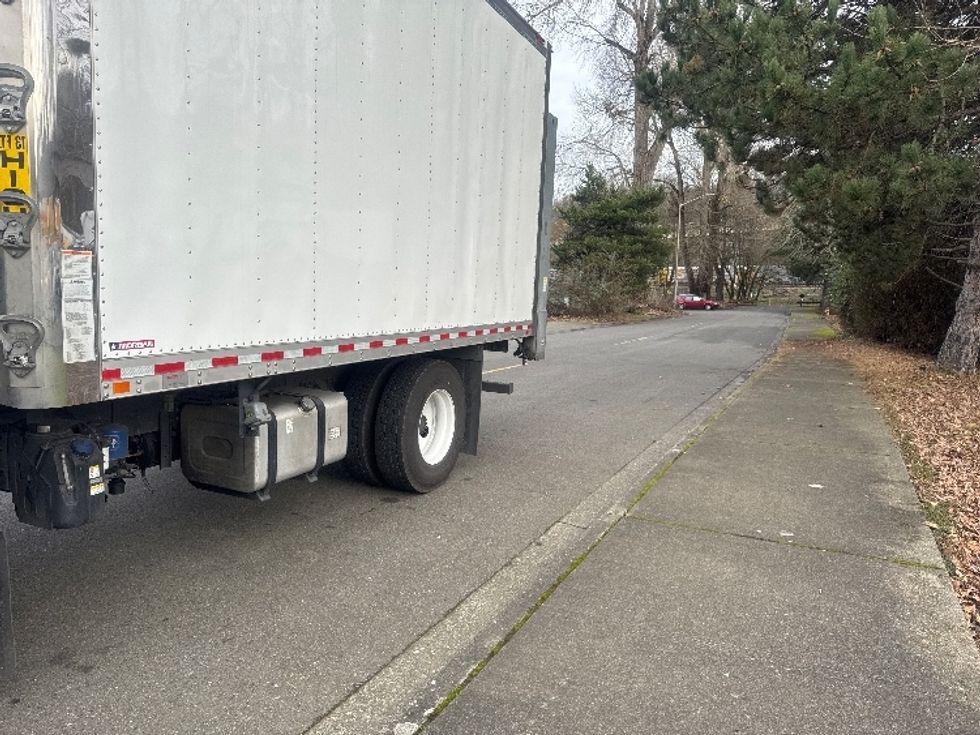 Refrigerated Truck-Light and Medium Duty Trucks-Isuzu-2021-FTR-Tukwila-WA-27,077\n\t\tmiles-$ 73,000 - Image 5
