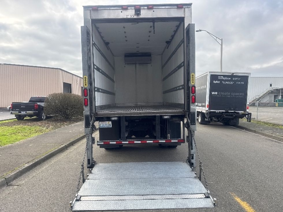 Refrigerated Truck-Light and Medium Duty Trucks-Isuzu-2021-FTR-Tukwila-WA-27,077\n\t\tmiles-$ 73,000 - Image 9