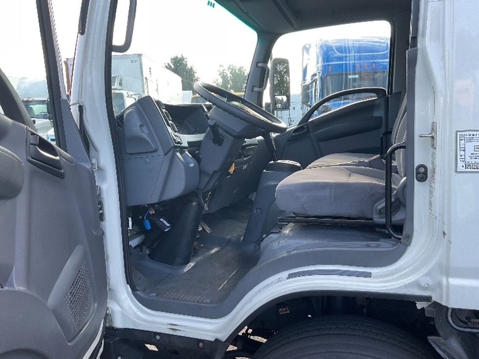 2021 Isuzu NPR photo 12