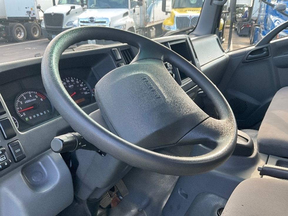 2021 Isuzu NPR photo 13