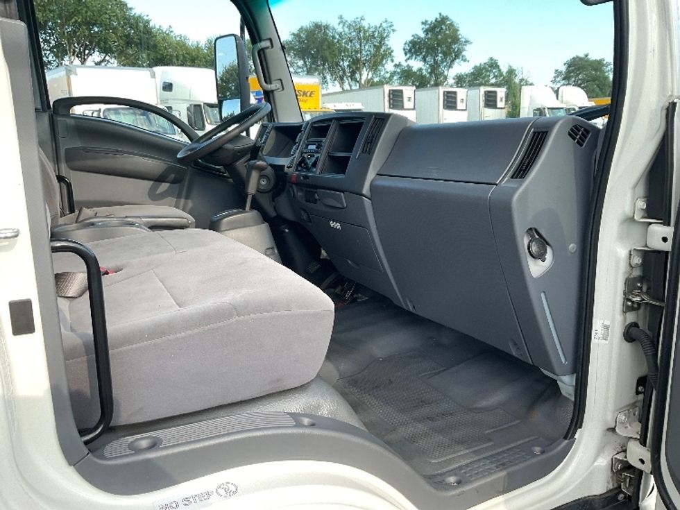 2021 Isuzu NPR photo 16