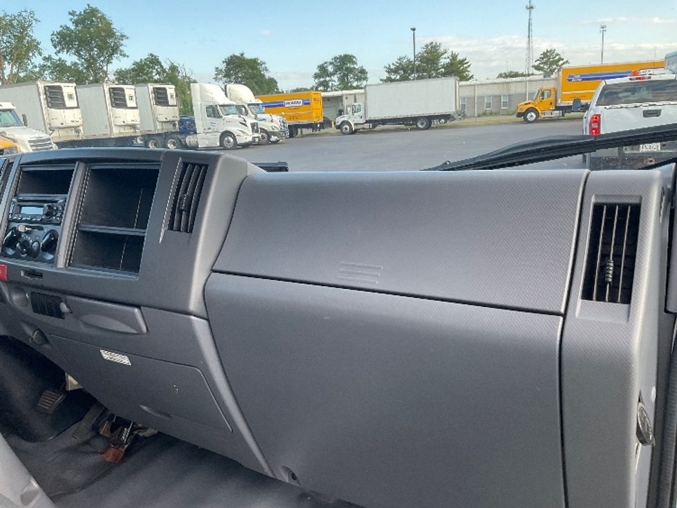 2021 Isuzu NPR photo 17