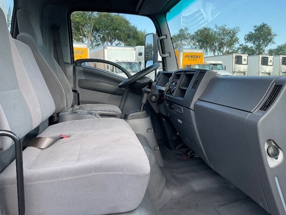 2021 Isuzu NPR photo 18