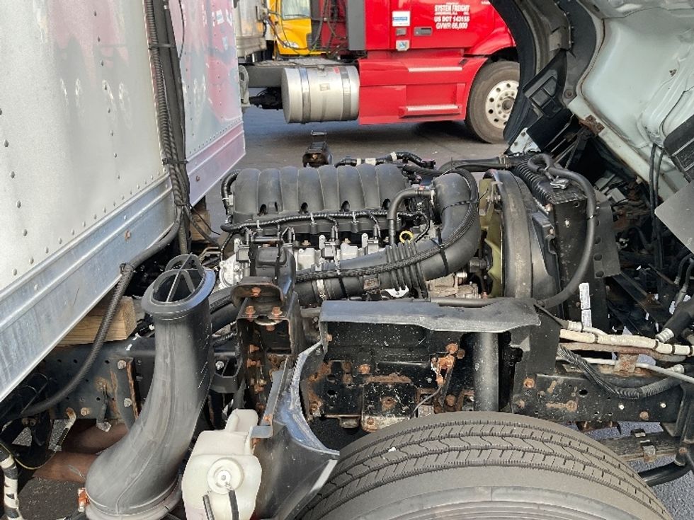 2021 Isuzu NPR photo 19