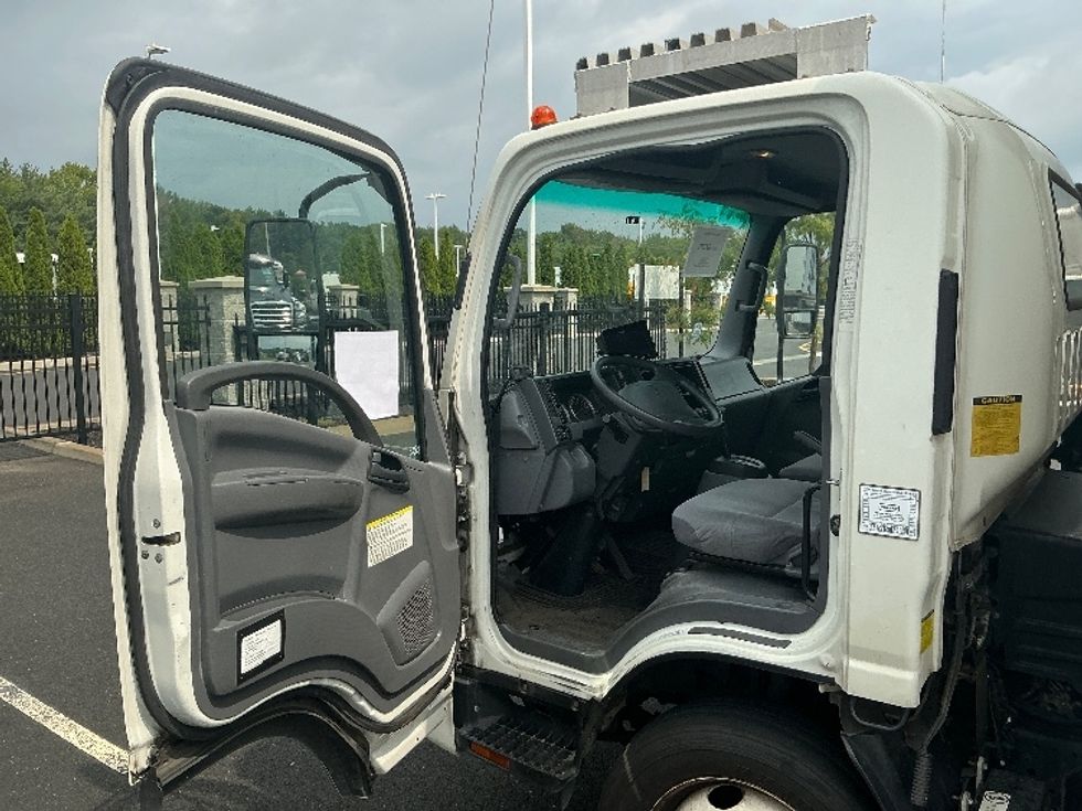 Refrigerated Truck-Light and Medium Duty Trucks-Isuzu-2021-NPRXD-Dayton-NJ-142,675\n\t\tmiles-$ 48,250 - Image 16