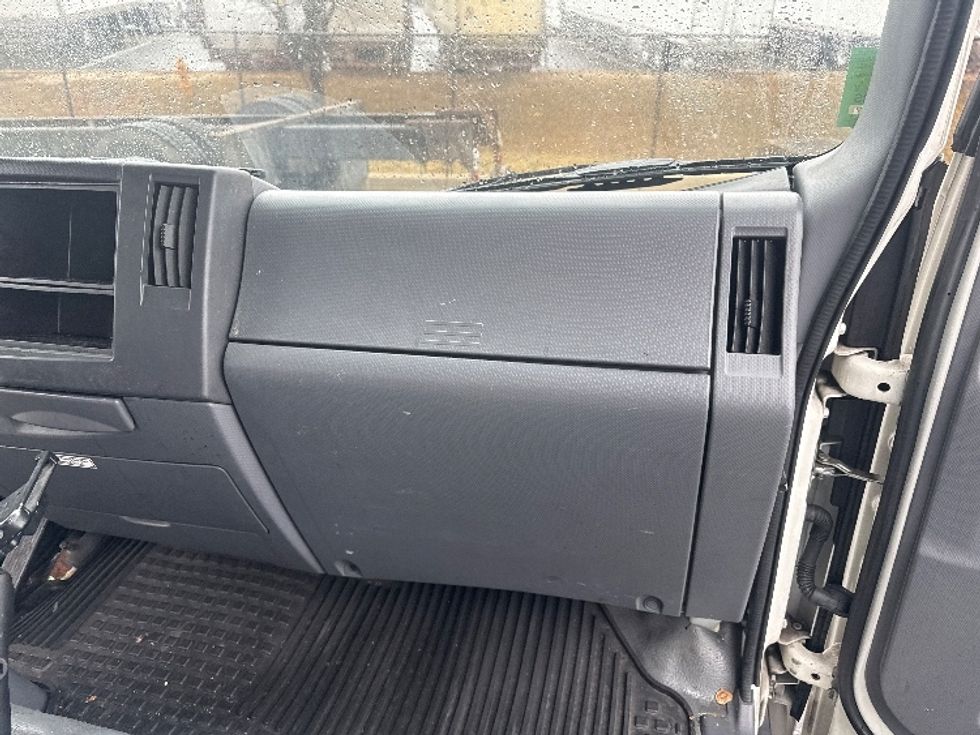 Refrigerated Truck-Light and Medium Duty Trucks-Isuzu-2021-NPRXD-Jessup-MD-179,030\n\t\tmiles-$ 37,750 - Image 18