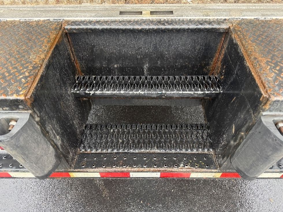 Refrigerated Truck-Light and Medium Duty Trucks-Isuzu-2021-NPRXD-Jessup-MD-179,030\n\t\tmiles-$ 37,750 - Image 9