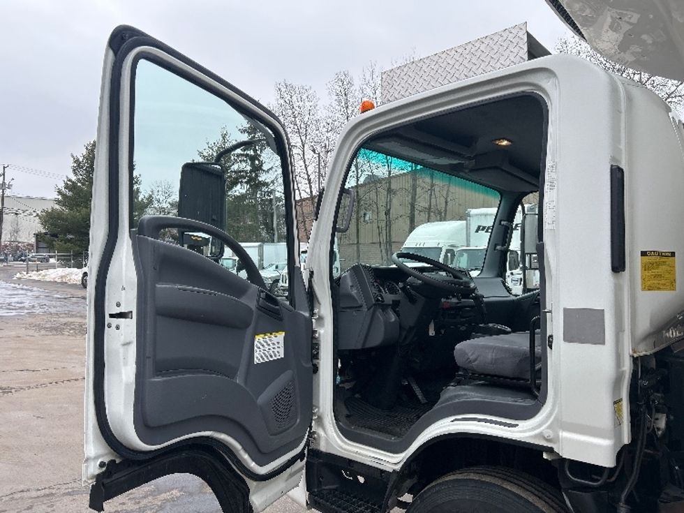 Refrigerated Truck-Light and Medium Duty Trucks-Isuzu-2021-NRR-Jessup-PA-139,134\n\t\tmiles-$ 49,000 - Image 15
