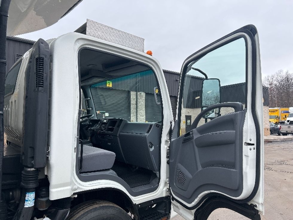 Refrigerated Truck-Light and Medium Duty Trucks-Isuzu-2021-NRR-Jessup-PA-139,134\n\t\tmiles-$ 49,000 - Image 19