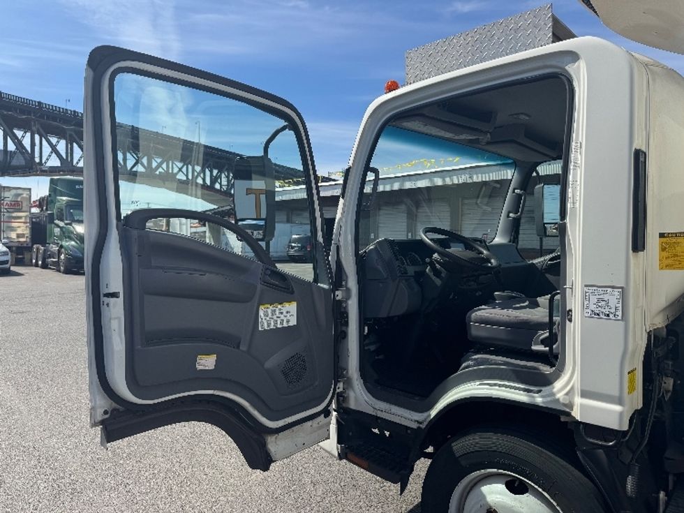 Refrigerated Truck-Light and Medium Duty Trucks-Isuzu-2021-NRR-Kearny-NJ-146,322\n\t\tmiles-$ 46,250 - Image 16