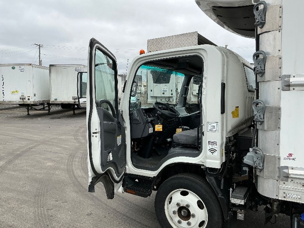 Refrigerated Truck-Light and Medium Duty Trucks-Isuzu-2021-NRR-La Porte-IN-150,140\n\t\tmiles-$ 49,750 - Image 16