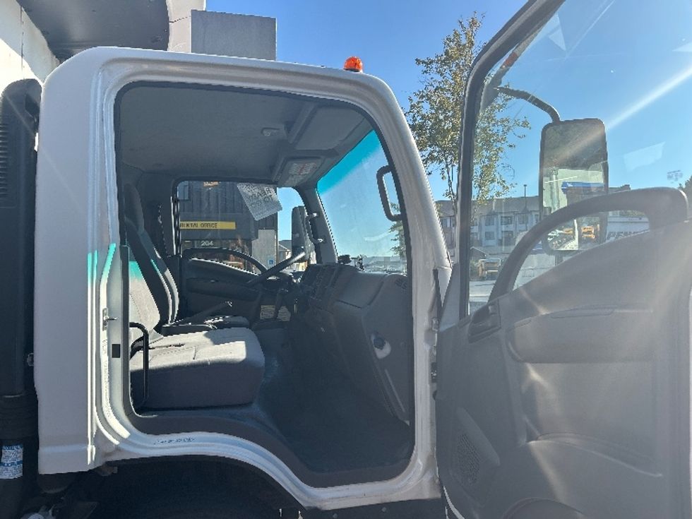 Refrigerated Truck-Light and Medium Duty Trucks-Isuzu-2021-NRR-Ladson-SC-206,283\n\t\tmiles-$ 39,250 - Image 20