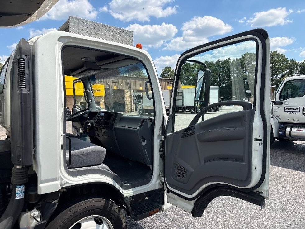 Refrigerated Truck-Light and Medium Duty Trucks-Isuzu-2021-NRR-Mebane-NC-190,334\n\t\tmiles-$ 41,750 - Image 20