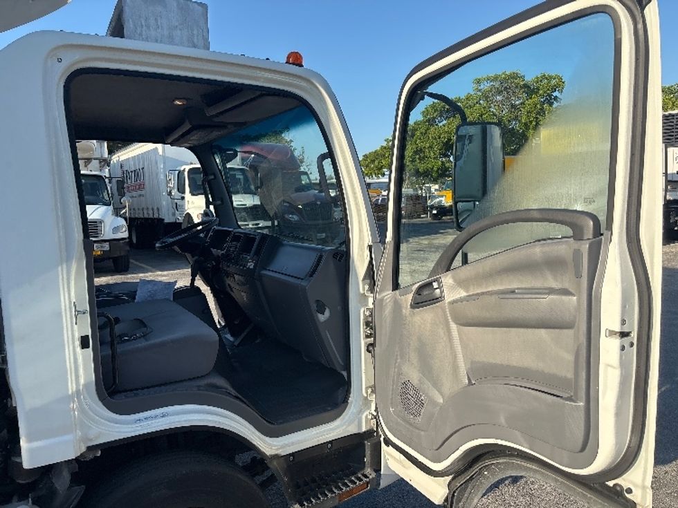 Refrigerated Truck-Light and Medium Duty Trucks-Isuzu-2021-NRR-Miami-FL-129,280\n\t\tmiles-$ 55,250 - Image 18