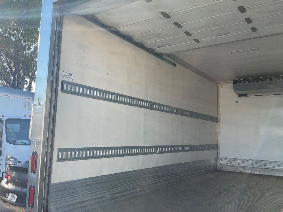 Refrigerated Truck-Light and Medium Duty Trucks-Isuzu-2021-NRR-Miami-FL-159,147\n\t\tmiles-$ 48,250 - Image 11