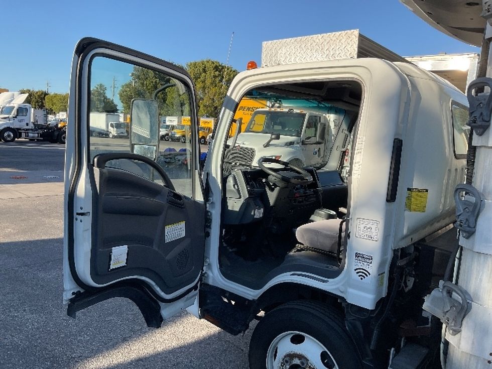 Refrigerated Truck-Light and Medium Duty Trucks-Isuzu-2021-NRR-Miami-FL-159,147\n\t\tmiles-$ 48,250 - Image 16