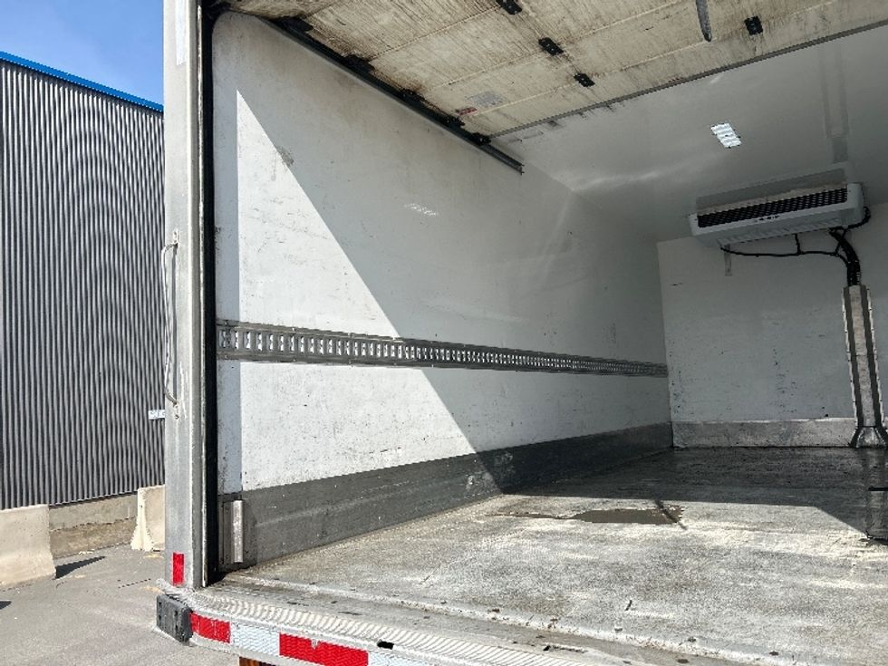 Refrigerated Truck-Light and Medium Duty Trucks-Isuzu-2021-NRR-Montreal-PQ-146,254\n\t\tkm-$ 80,000 - Image 10