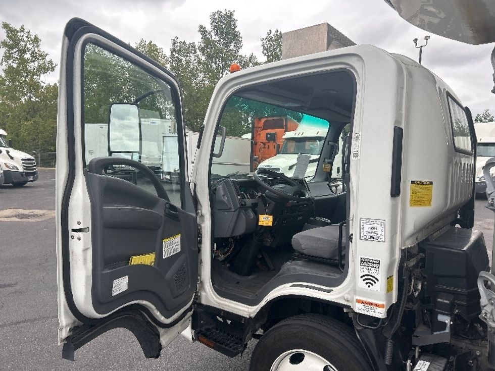 Refrigerated Truck-Light and Medium Duty Trucks-Isuzu-2021-NRR-Obetz-OH-62,977\n\t\tmiles-$ 63,750 - Image 16