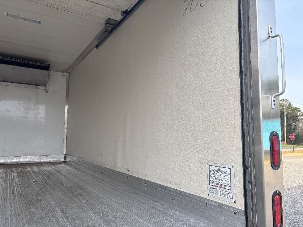 Refrigerated Truck-Light and Medium Duty Trucks-Isuzu-2021-NRR-Prince George-VA-146,742\n\t\tmiles-$ 52,750 - Image 12