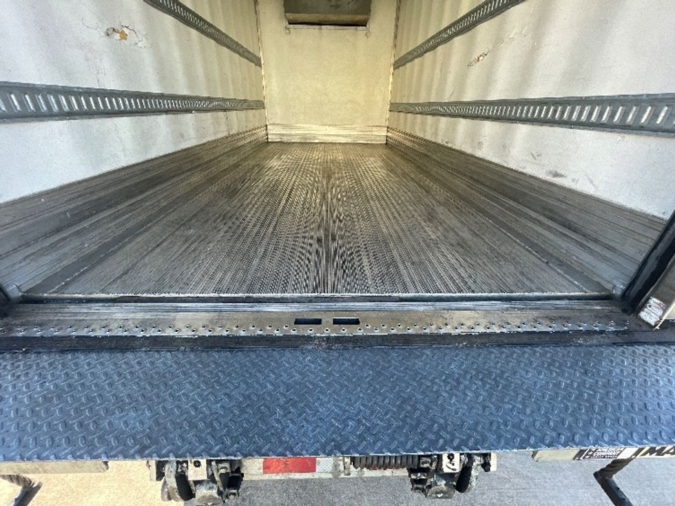 Refrigerated Truck-Light and Medium Duty Trucks-Isuzu-2021-NRR-Statesville-NC-119,277\n\t\tmiles-$ 59,500 - Image 10