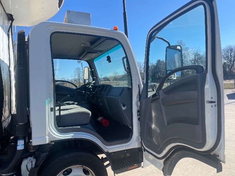 Refrigerated Truck-Light and Medium Duty Trucks-Isuzu-2021-NRR-Statesville-NC-119,277\n\t\tmiles-$ 59,500 - Image 20