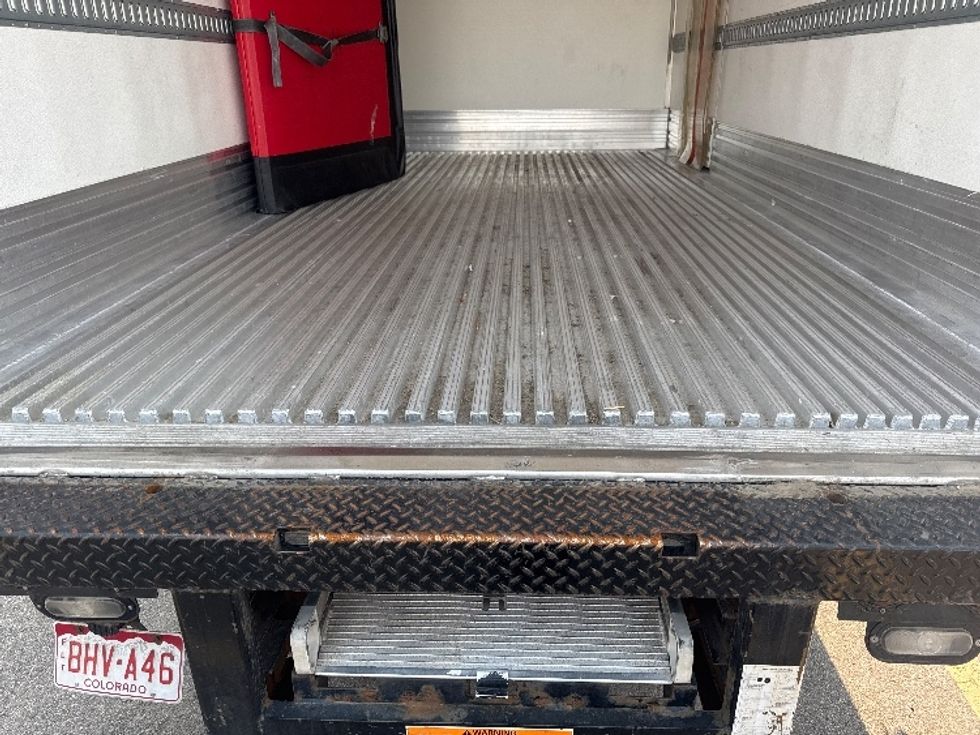 Refrigerated Truck-Light and Medium Duty Trucks-Isuzu-2022-NQR-Greeley-CO-89,236\n\t\tmiles-$ 60,000 - Image 10