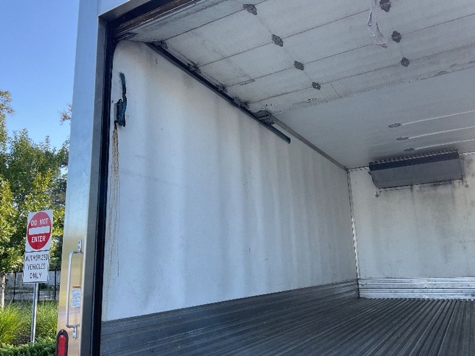 Refrigerated Truck-Light and Medium Duty Trucks-Isuzu-2022-NQR-Tampa-FL-192,165\n\t\tmiles-$ 44,500 - Image 11