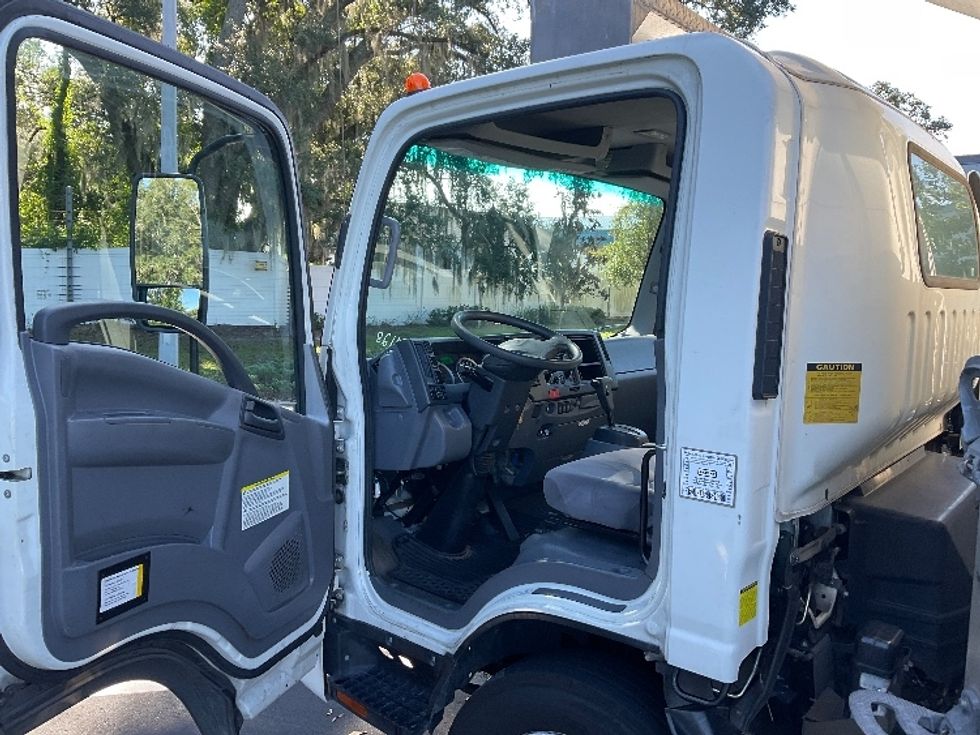 Refrigerated Truck-Light and Medium Duty Trucks-Isuzu-2022-NQR-Tampa-FL-192,165\n\t\tmiles-$ 44,500 - Image 16