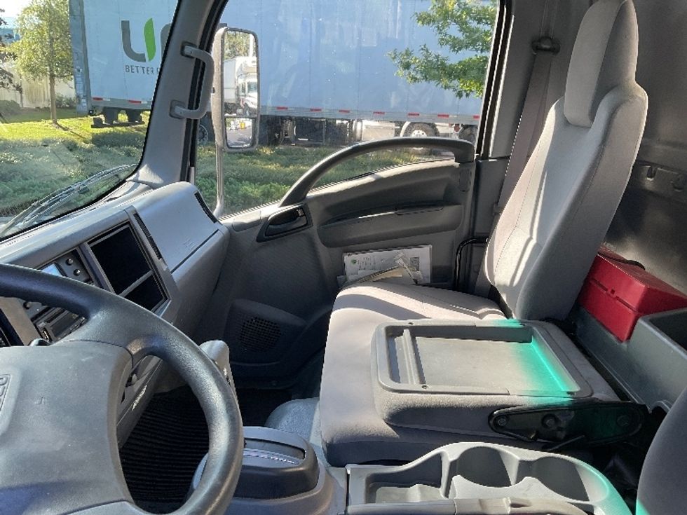 Refrigerated Truck-Light and Medium Duty Trucks-Isuzu-2022-NQR-Tampa-FL-192,165\n\t\tmiles-$ 44,500 - Image 19