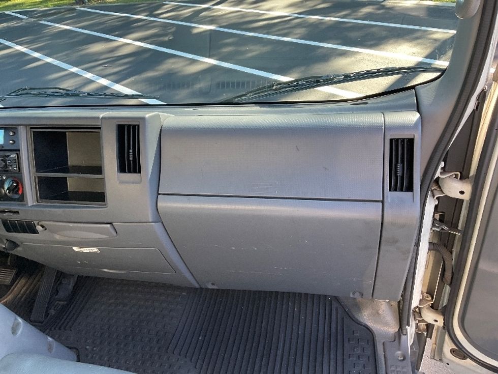 Refrigerated Truck-Light and Medium Duty Trucks-Isuzu-2022-NQR-Tampa-FL-192,165\n\t\tmiles-$ 44,500 - Image 21