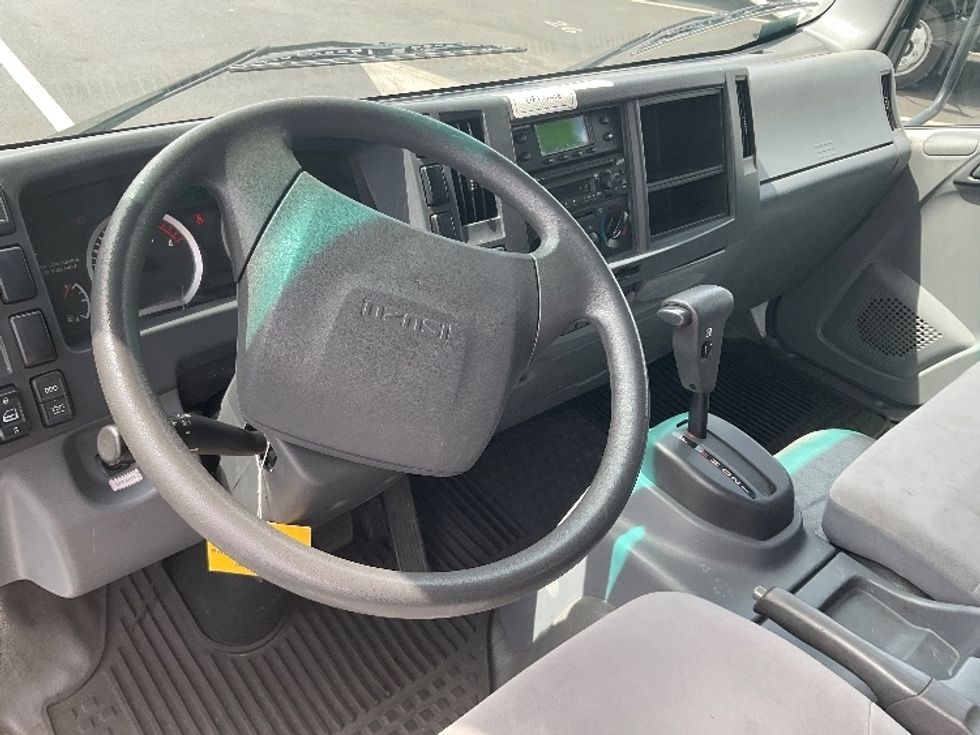 Refrigerated Truck-Light and Medium Duty Trucks-Isuzu-2022-NQR-Torrance-CA-38,309\n\t\tmiles-$ 73,000 - Image 17