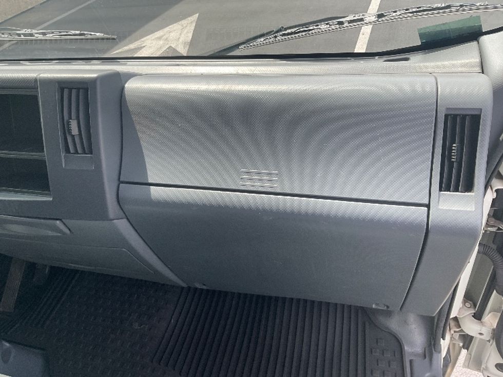 Refrigerated Truck-Light and Medium Duty Trucks-Isuzu-2022-NQR-Torrance-CA-38,309\n\t\tmiles-$ 73,000 - Image 21