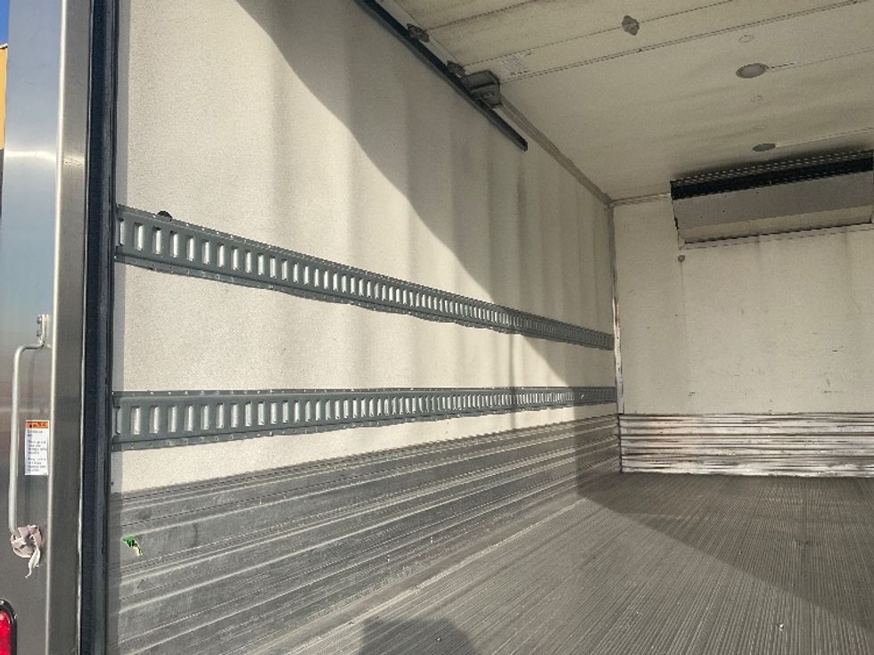 Refrigerated Truck-Light and Medium Duty Trucks-Isuzu-2022-NRR-Anaheim-CA-39,810\n\t\tmiles-$ 71,500 - Image 11