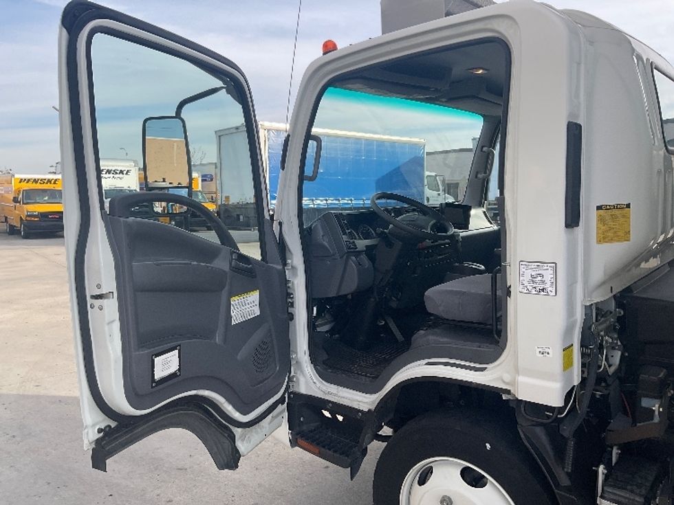 Refrigerated Truck-Light and Medium Duty Trucks-Isuzu-2022-NRR-Anaheim-CA-39,810\n\t\tmiles-$ 71,500 - Image 16